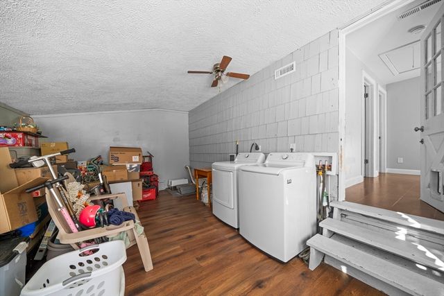 5 Edgewood Rd, Wilbraham, MA 01095