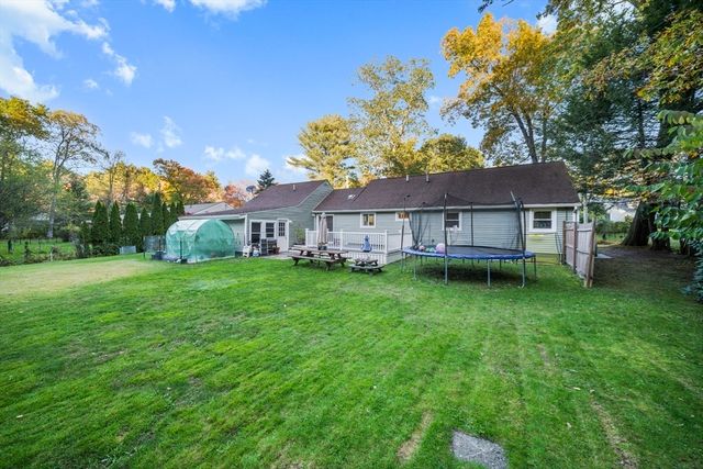 5 Edgewood Rd, Wilbraham, MA 01095