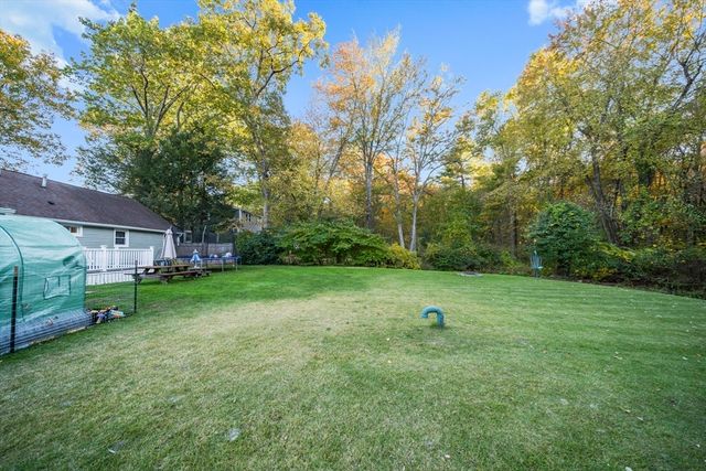 5 Edgewood Rd, Wilbraham, MA 01095