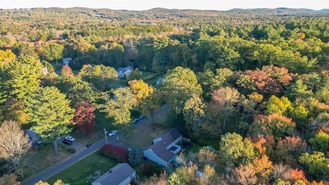 5 Edgewood Rd, Wilbraham, MA 01095