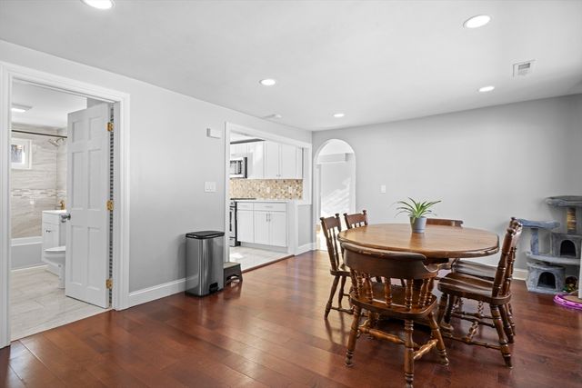 5 Edgewood Rd, Wilbraham, MA 01095