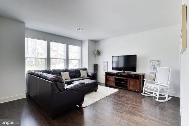 17751 KINGFISHER ISLE RD, Dumfries, VA 22026