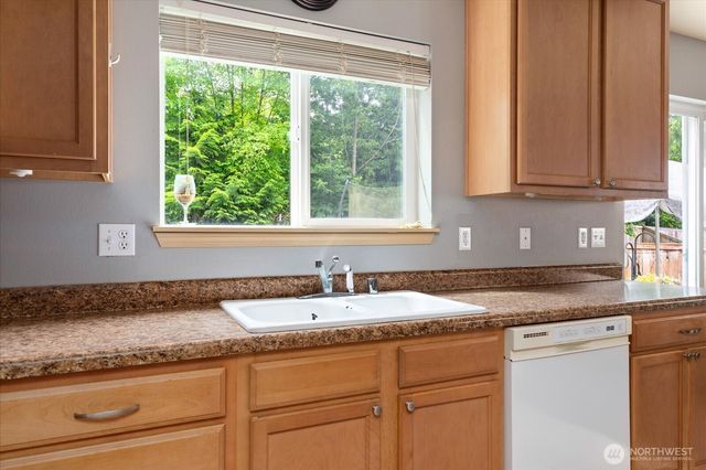 5300 Timber Ridge Dr, Mount Vernon, WA 98273