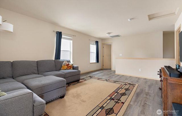 5300 Timber Ridge Dr, Mount Vernon, WA 98273