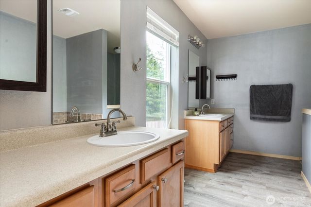 5300 Timber Ridge Dr, Mount Vernon, WA 98273