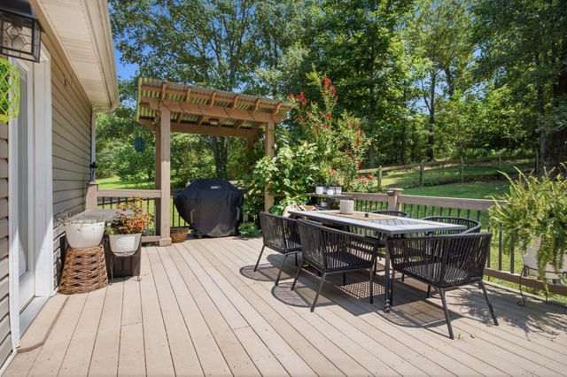 198 Wilkinson Rd, Cottontown, TN 37048
