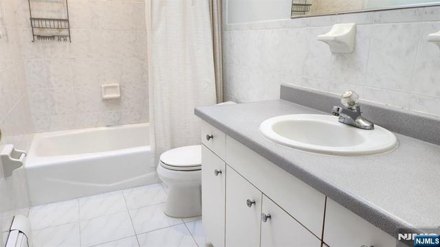 137 Edsall Boulevard A, Palisades Park, NJ 07650