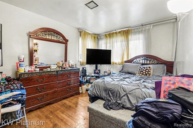 20421 Kenmore Avenue, Harper Woods, MI 48225
