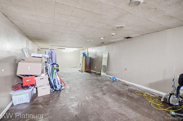 20421 Kenmore Avenue, Harper Woods, MI 48225