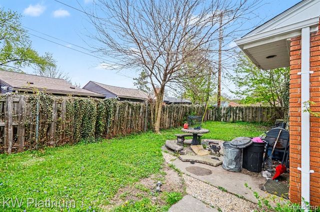 20421 Kenmore Avenue, Harper Woods, MI 48225