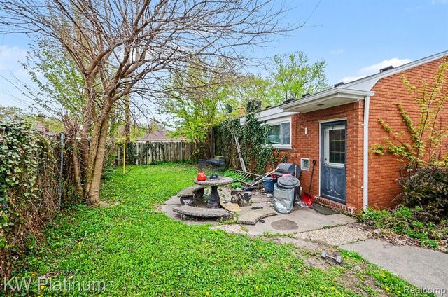 20421 Kenmore Avenue, Harper Woods, MI 48225