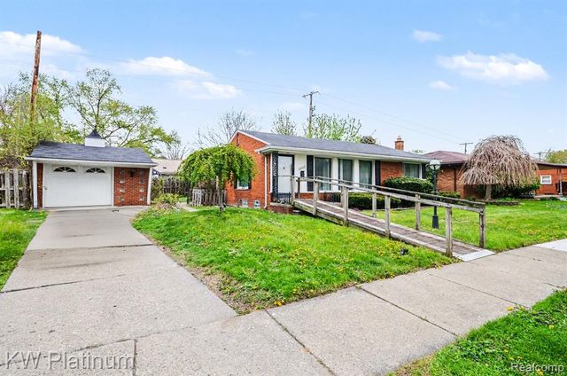 20421 Kenmore Avenue, Harper Woods, MI 48225
