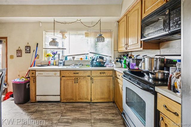 20421 Kenmore Avenue, Harper Woods, MI 48225