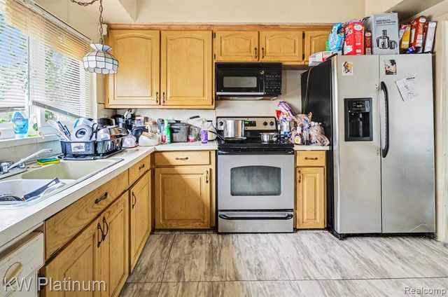 20421 Kenmore Avenue, Harper Woods, MI 48225