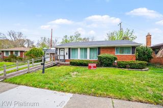 20421 Kenmore Avenue, Harper Woods, MI 48225
