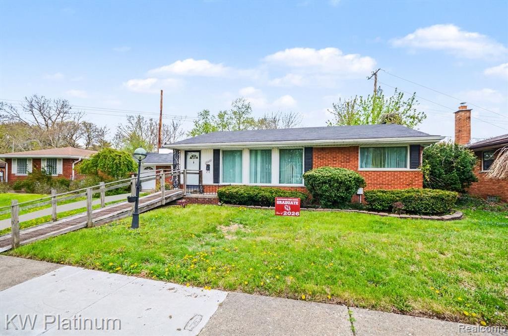 20421 Kenmore Avenue, Harper Woods, MI 48225