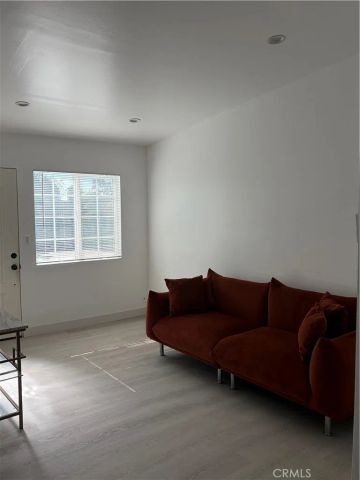 8561 orion av 1, North Hills, CA 91343