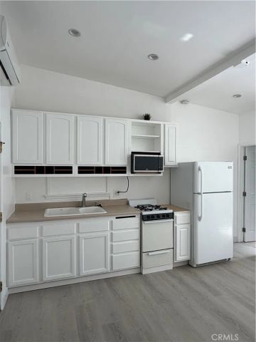 8561 orion av 1, North Hills, CA 91343