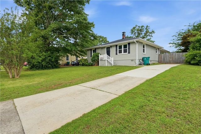 851 Mclinden Avenue SE, Smyrna, GA 30080