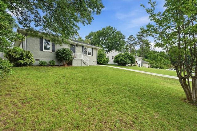 851 Mclinden Avenue SE, Smyrna, GA 30080