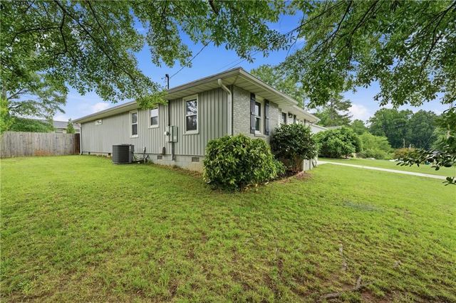 851 Mclinden Avenue SE, Smyrna, GA 30080