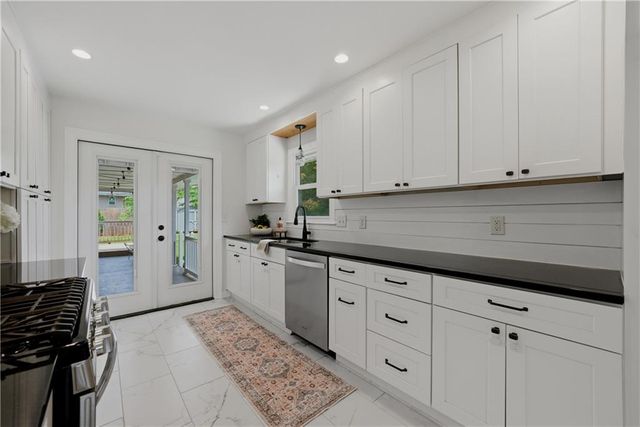 851 Mclinden Avenue SE, Smyrna, GA 30080