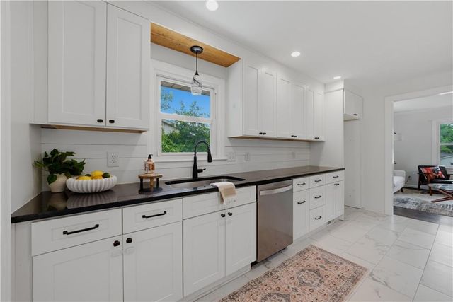 851 Mclinden Avenue SE, Smyrna, GA 30080