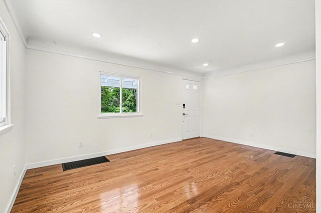 1186 Shepherd Lane, Lincoln Heights, OH 45215