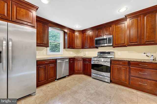 14 WINDSOR DR, Princeton Junction, NJ 08550