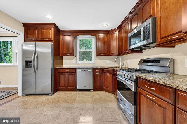 14 WINDSOR DR, Princeton Junction, NJ 08550