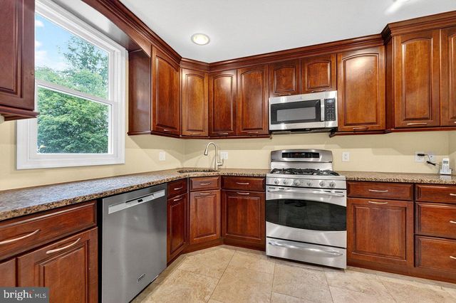 14 WINDSOR DR, Princeton Junction, NJ 08550