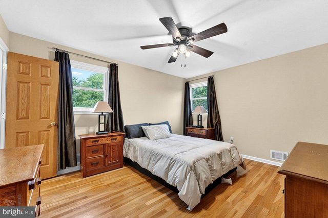 14 WINDSOR DR, Princeton Junction, NJ 08550