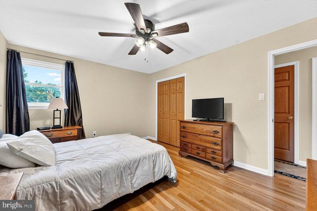 14 WINDSOR DR, Princeton Junction, NJ 08550