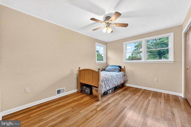 14 WINDSOR DR, Princeton Junction, NJ 08550