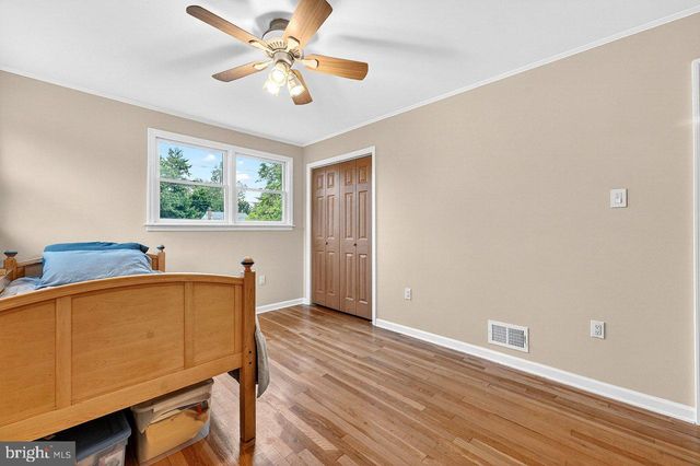 14 WINDSOR DR, Princeton Junction, NJ 08550