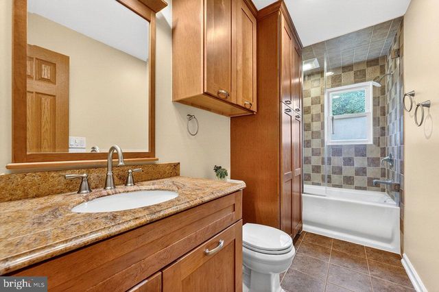 14 WINDSOR DR, Princeton Junction, NJ 08550
