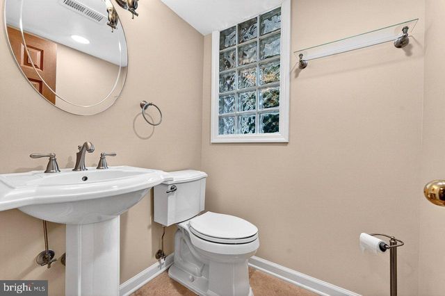 14 WINDSOR DR, Princeton Junction, NJ 08550