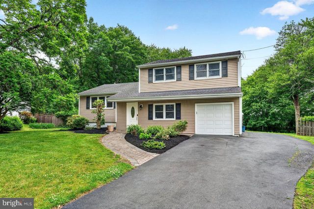 14 WINDSOR DR, Princeton Junction, NJ 08550
