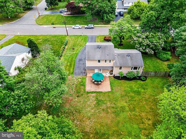 14 WINDSOR DR, Princeton Junction, NJ 08550