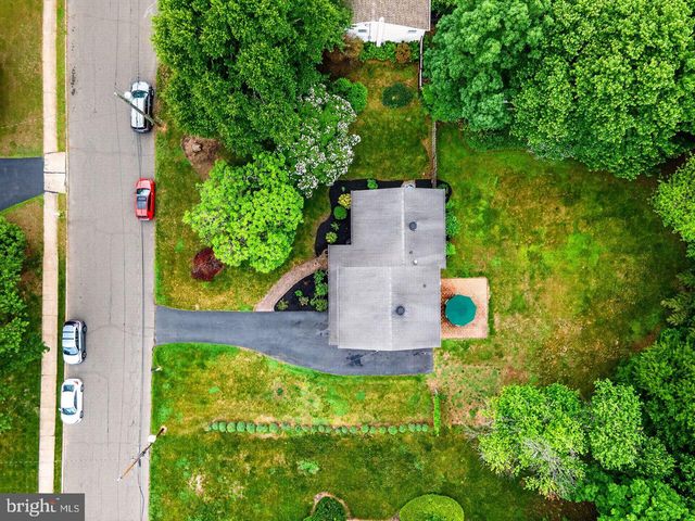 14 WINDSOR DR, Princeton Junction, NJ 08550