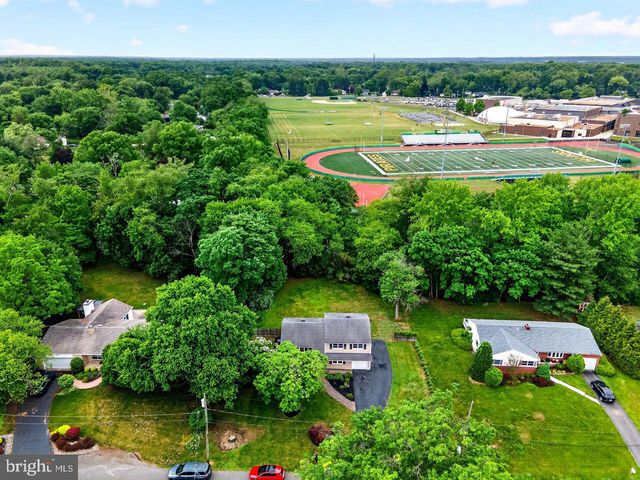 14 WINDSOR DR, Princeton Junction, NJ 08550