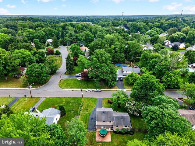 14 WINDSOR DR, Princeton Junction, NJ 08550