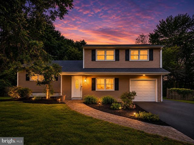 14 WINDSOR DR, Princeton Junction, NJ 08550