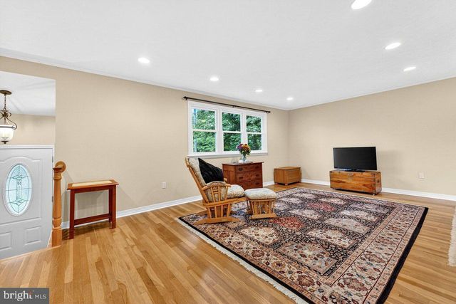 14 WINDSOR DR, Princeton Junction, NJ 08550