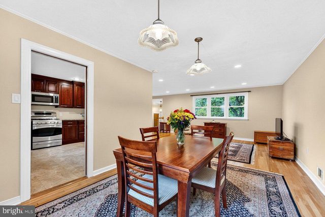 14 WINDSOR DR, Princeton Junction, NJ 08550