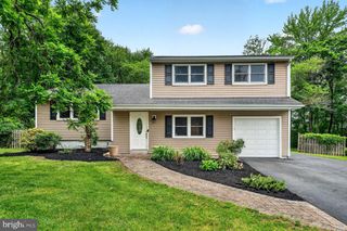 14 WINDSOR DR, Princeton Junction, NJ 08550