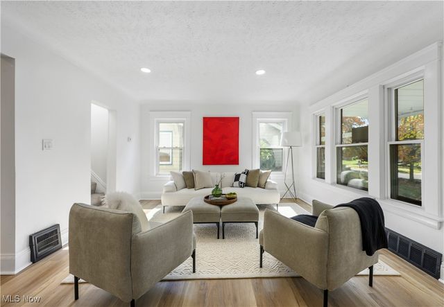 2619 Kingston Road, Cleveland Heights, OH 44118