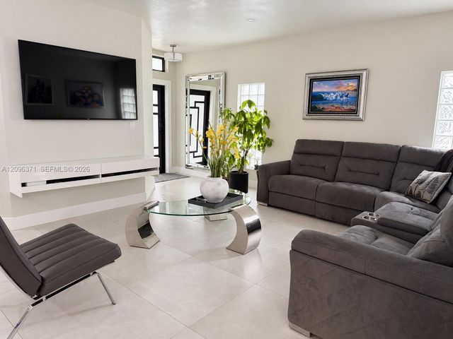 19273 NW 14th Street 19273, Pembroke Pines, FL 33029