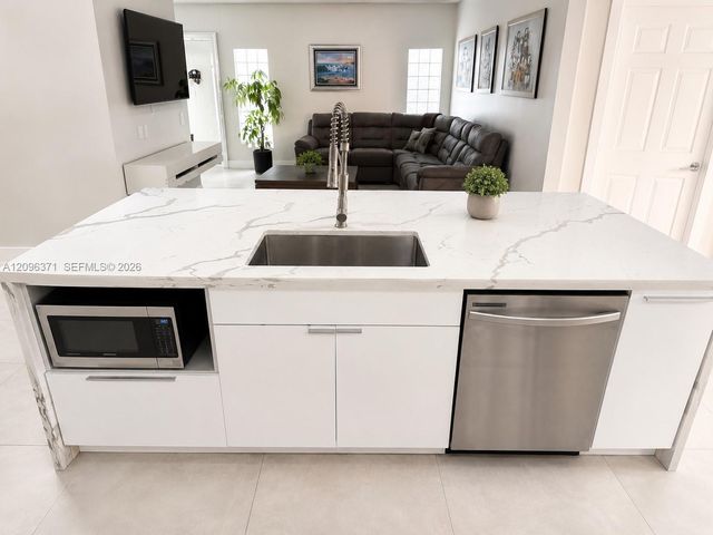 19273 NW 14th Street 19273, Pembroke Pines, FL 33029