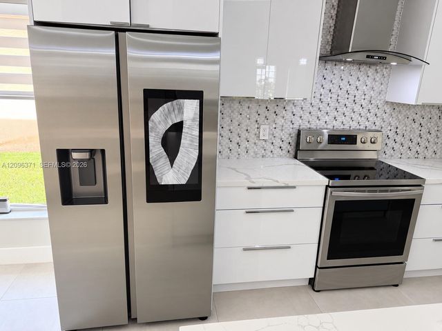 19273 NW 14th Street 19273, Pembroke Pines, FL 33029